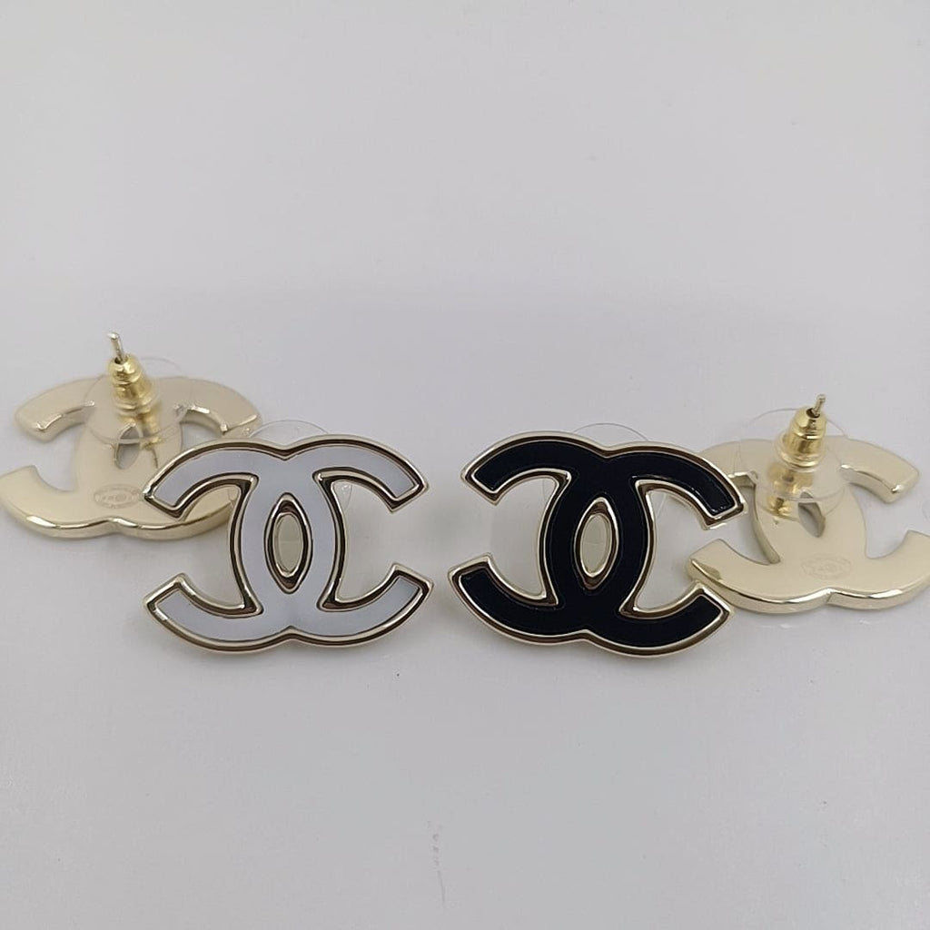 Chanel Black Earrings - 18K Yellow Gold