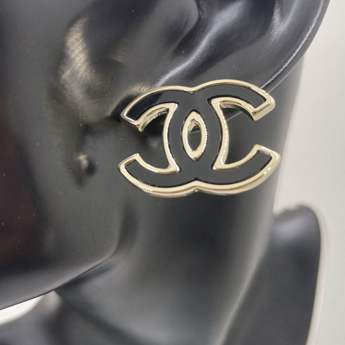 Chanel Black Earrings - 18K Yellow Gold
