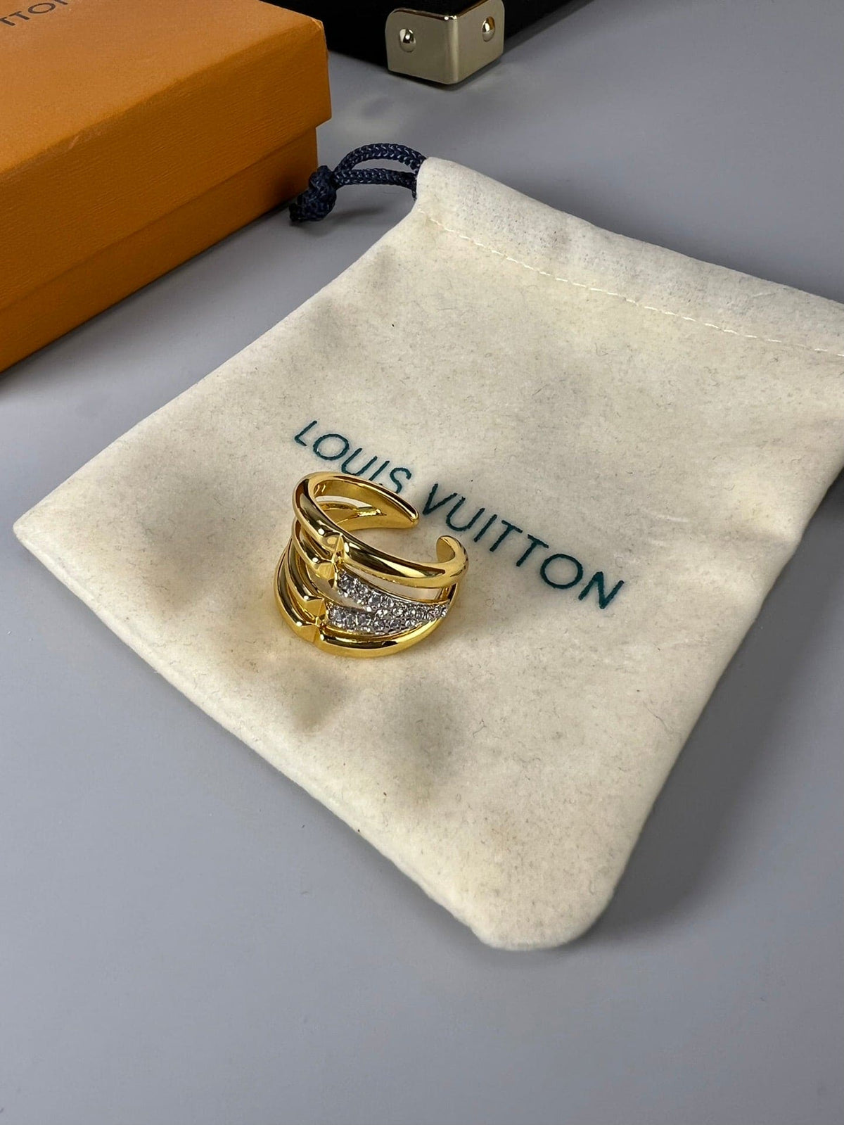 Louis Vuitton Volt Upside Down Diamond Ring - 18K Yellow Gold