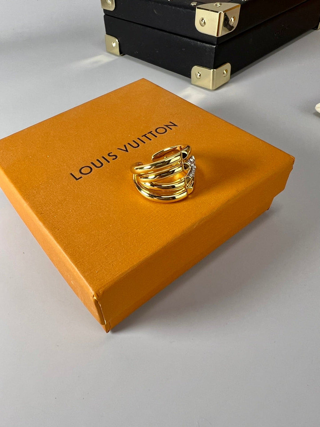 Louis Vuitton Volt Upside Down Diamond Ring - 18K Yellow Gold