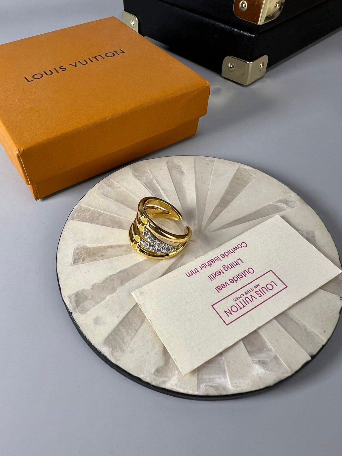 Louis Vuitton Volt Upside Down Diamond Ring - 18K Yellow Gold