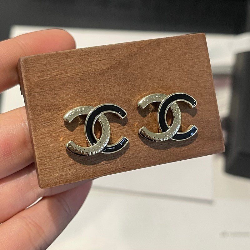 Chanel 26C Black Gold Diamond Earrings - 18K Yellow Gold