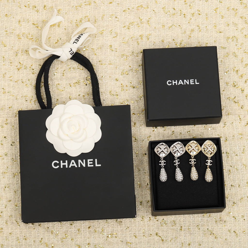 Chanel Cross Rhombus Earrings - 18K Gold