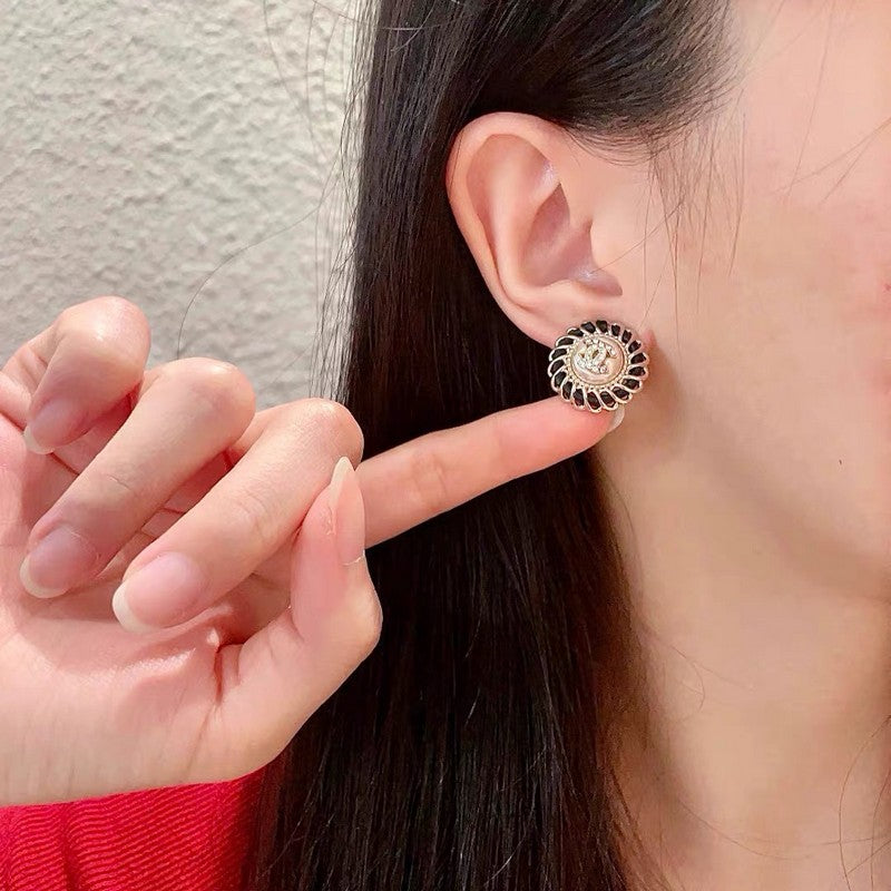 Chanel Black Earrings - 18K Yellow Gold