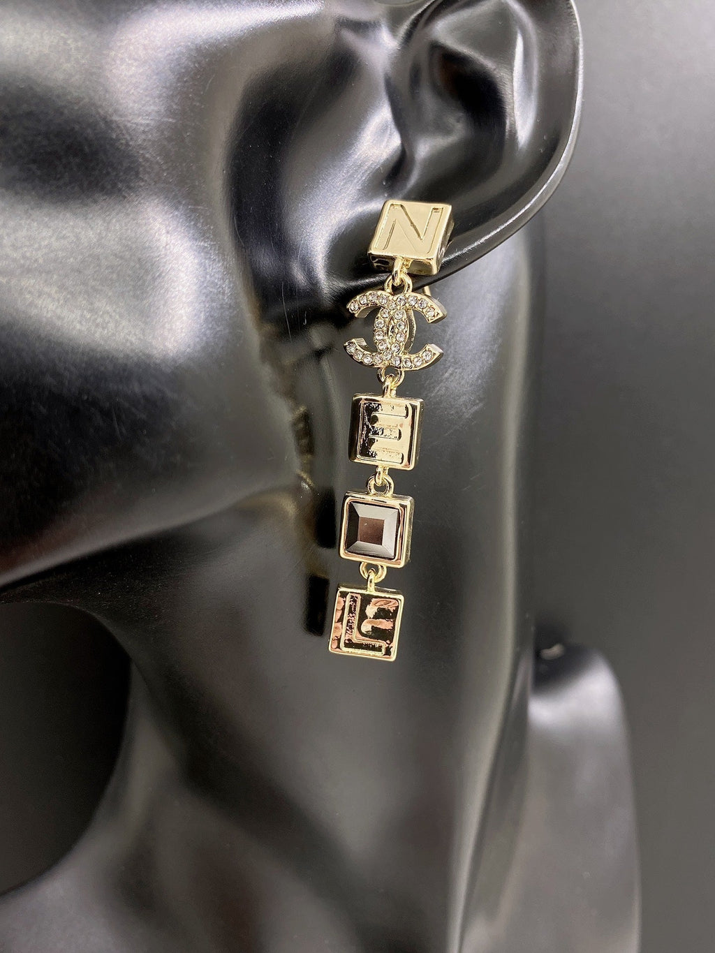 Chanel Crystals Long Earrings - 18K Yellow Gold