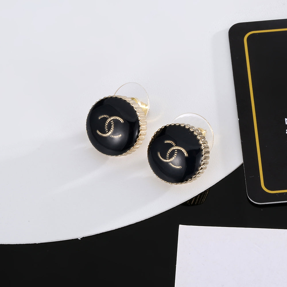 Chanel Circle Black Resin Earrings - 18K Yellow Gold