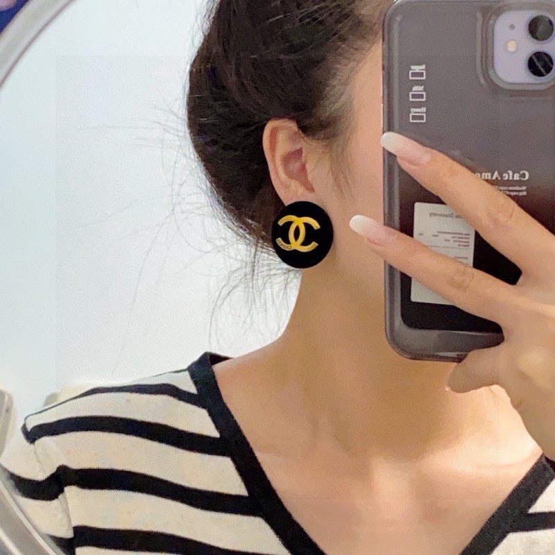Chanel Black Earrings - 2.8 cm Height - 18K Yellow Gold