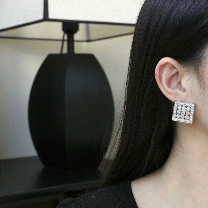 Chanel Diamond & Pearl Square Earrings - 18K White Gold