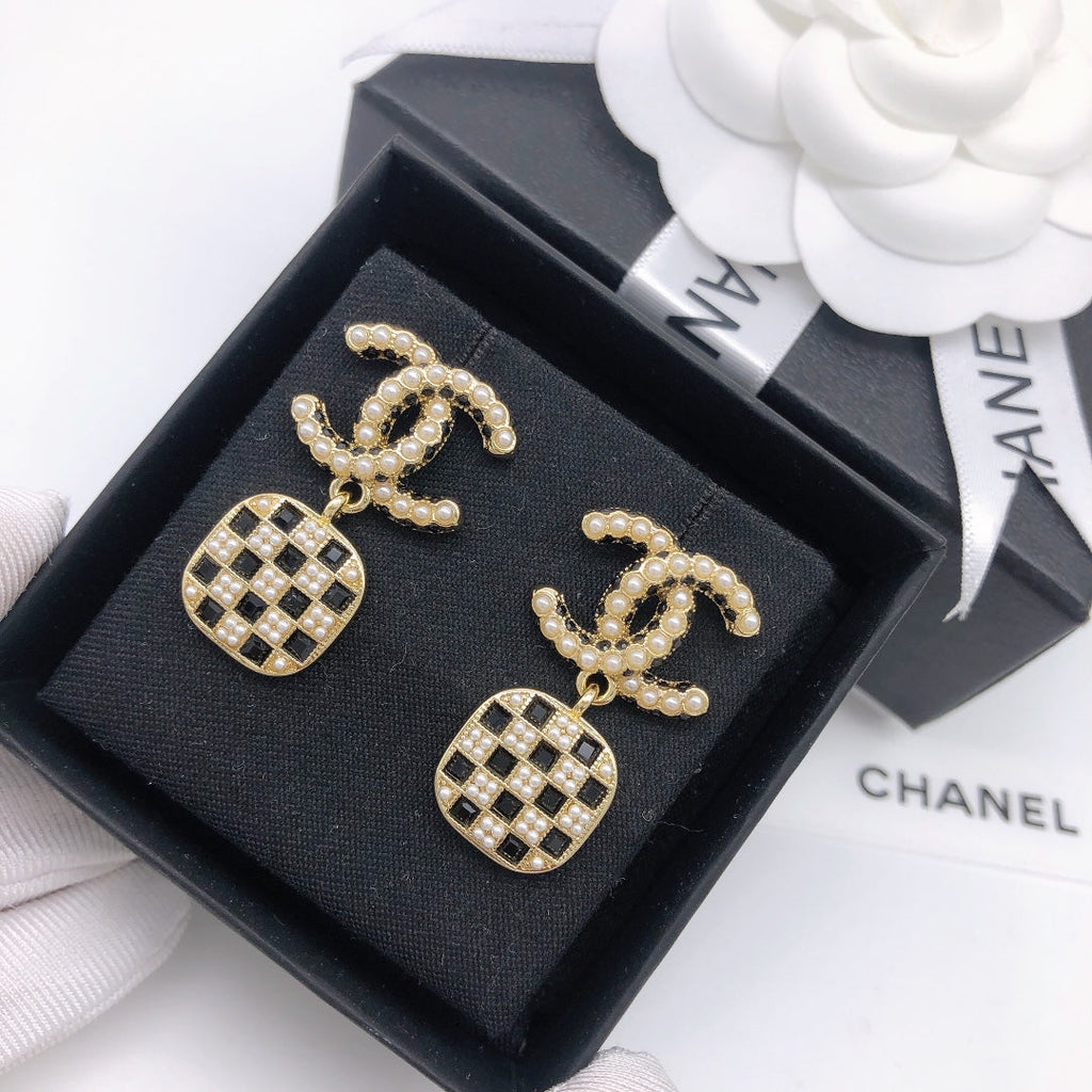 Chanel Chain Earrings - 18K Yellow Gold