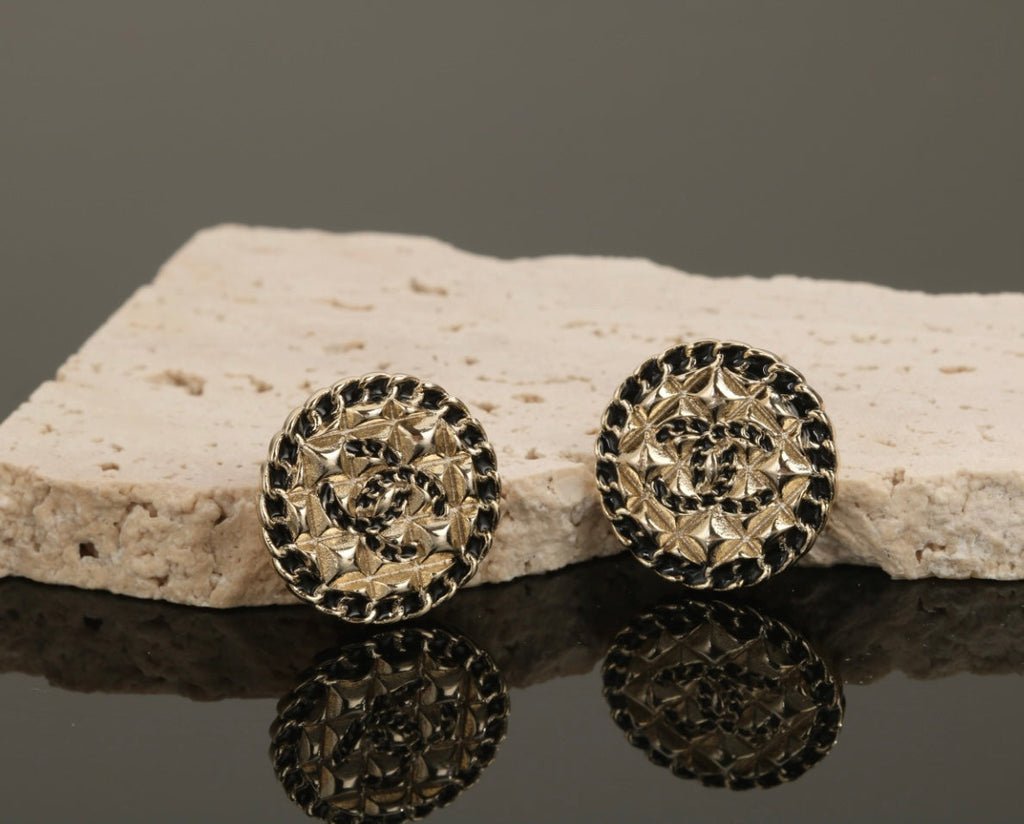Chanel Diamond Round Earrings - 18K Yellow Gold