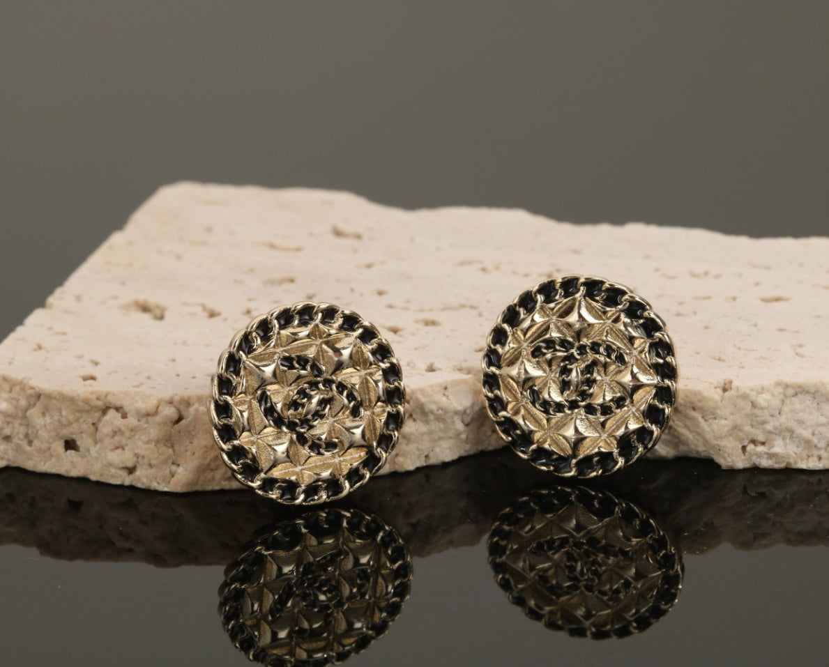Chanel Diamond Round Earrings - 18K Yellow Gold