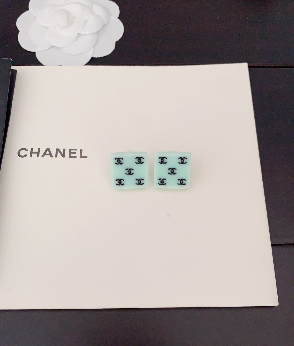Chanel Green Resin Earrings - 18K Yellow Gold