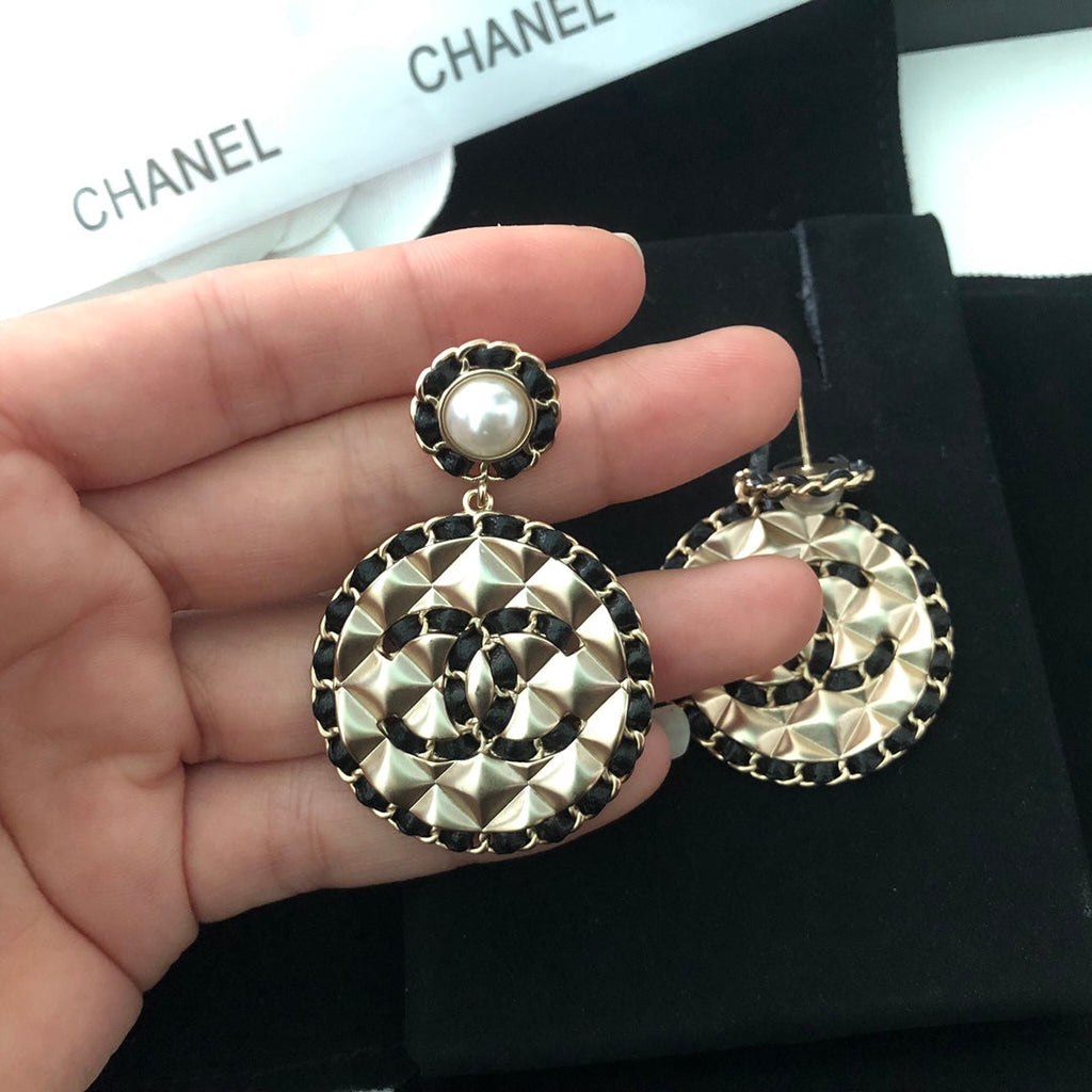 Chanel Leather Round Earrings - 18K Yellow Gold