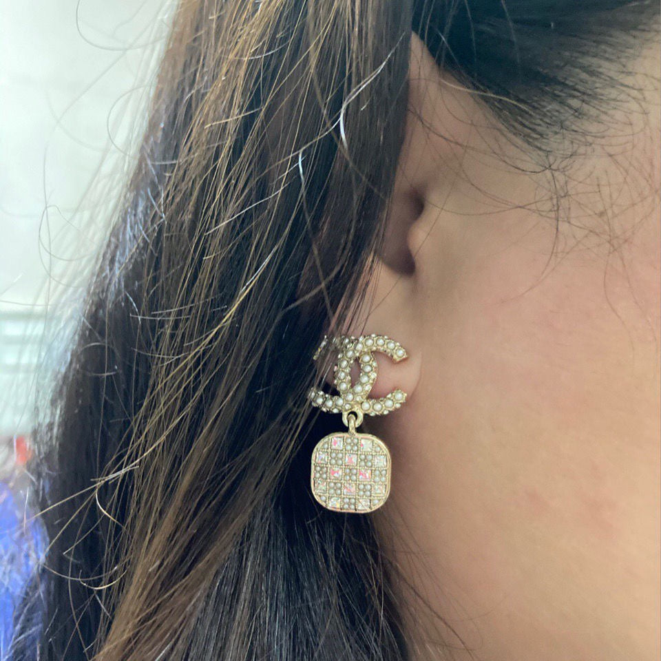 Chanel Diamonds Drop Earrings - 18K Yellow Gold