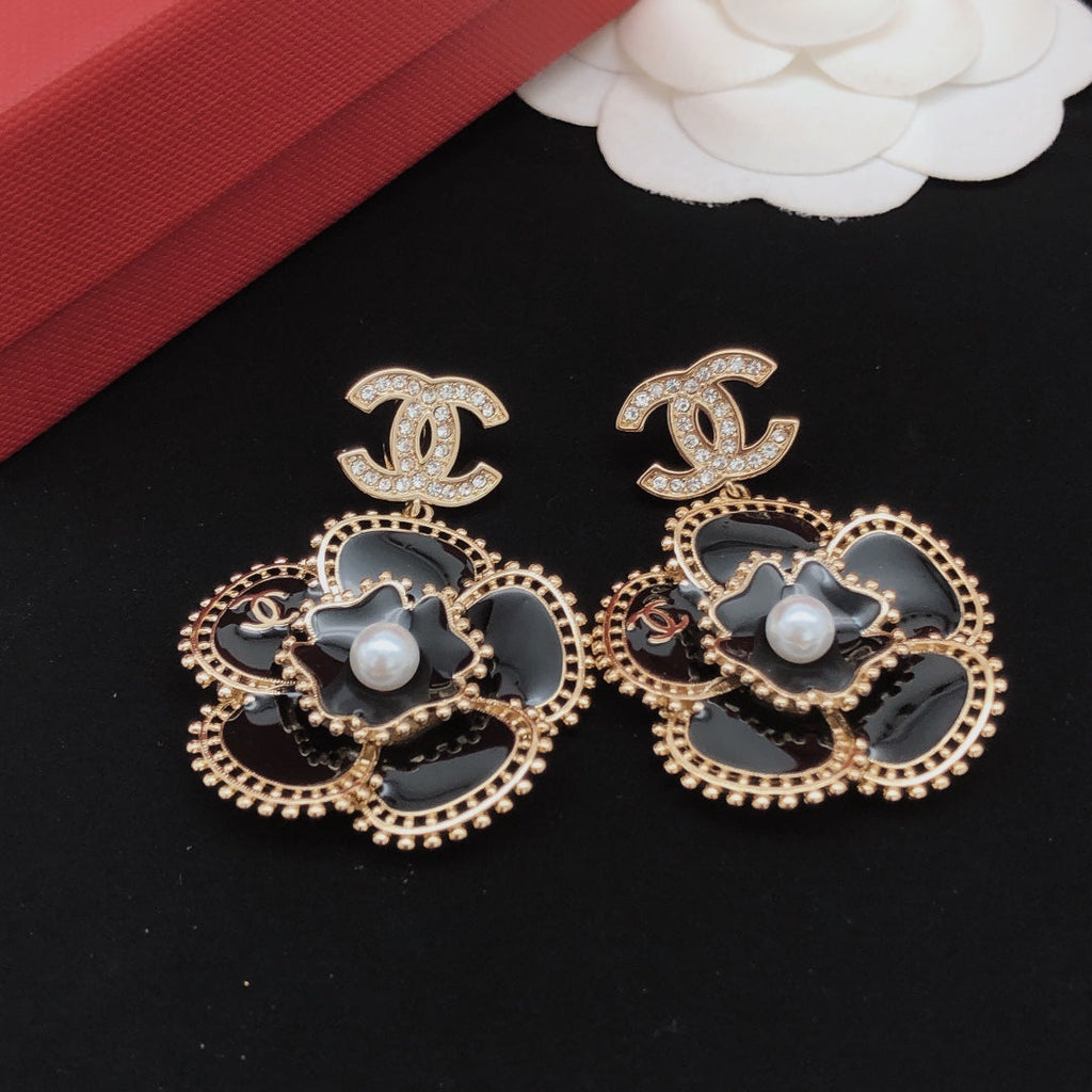 Chanel Camellia Diamond Earrings - 18K Yellow Gold