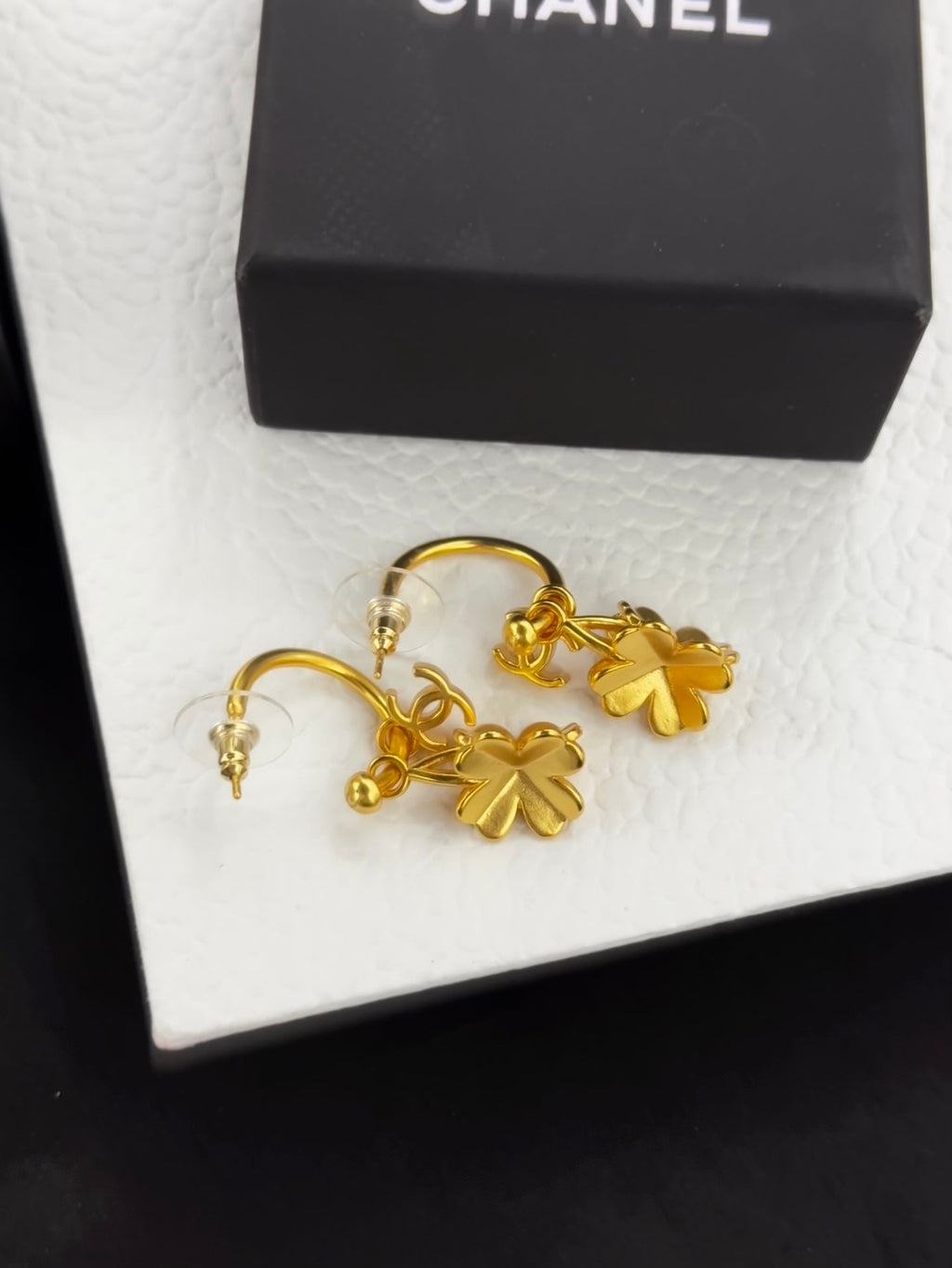 Chanel Flowers Earrings - 4.5 cm Height - 18K Yellow Gold