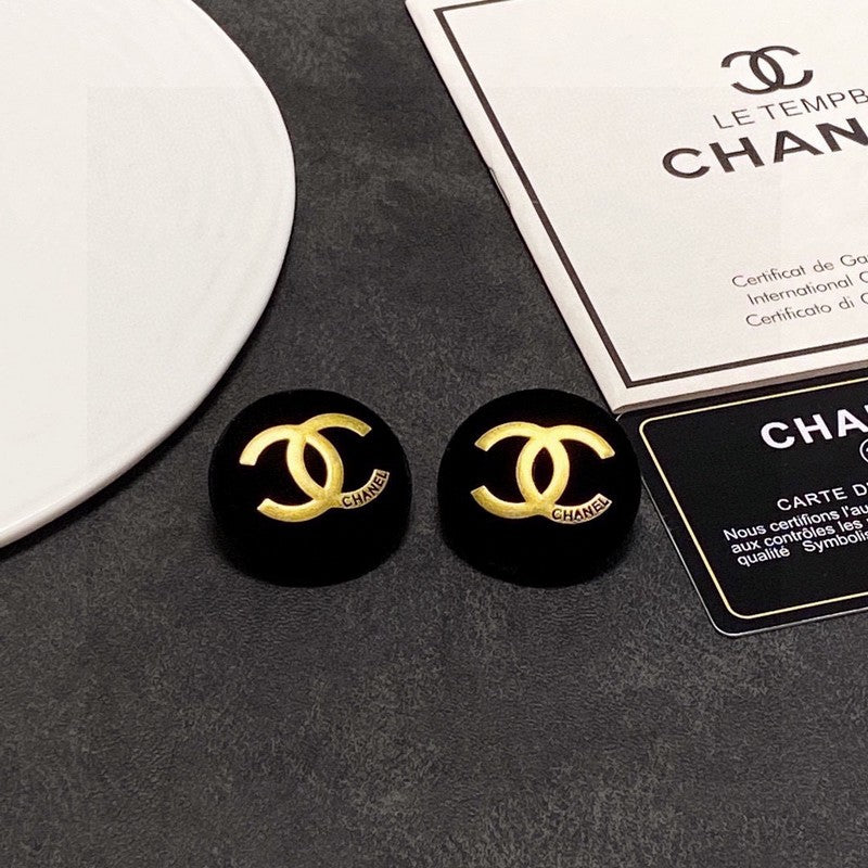 Chanel Black Earrings - 2.8 cm Height - 18K Yellow Gold