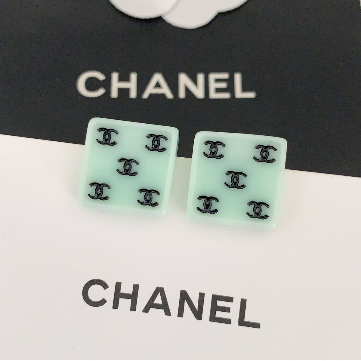 Chanel Green Resin Earrings - 18K Yellow Gold
