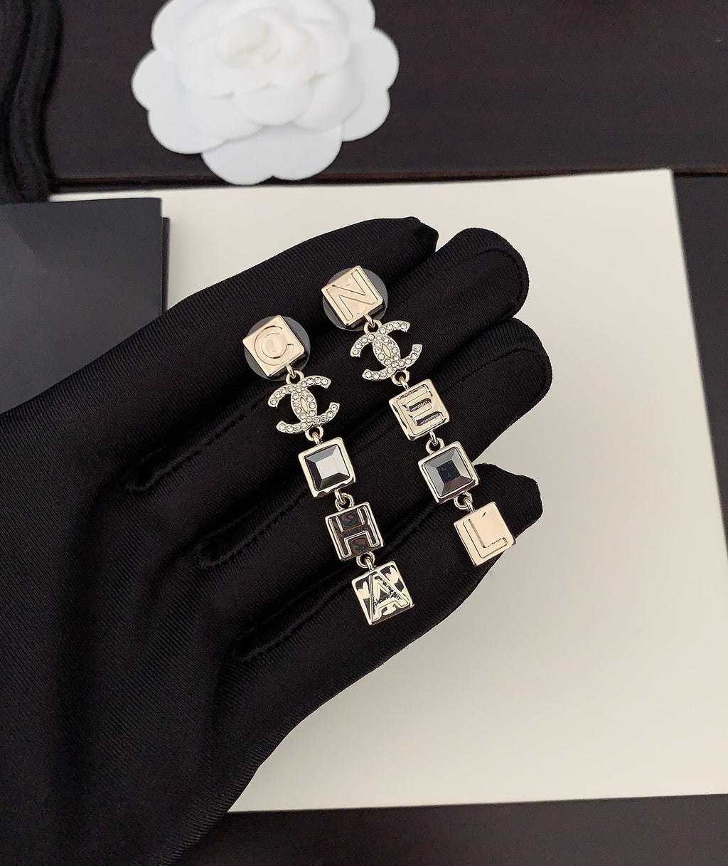 Chanel Crystals Long Earrings - 18K Yellow Gold