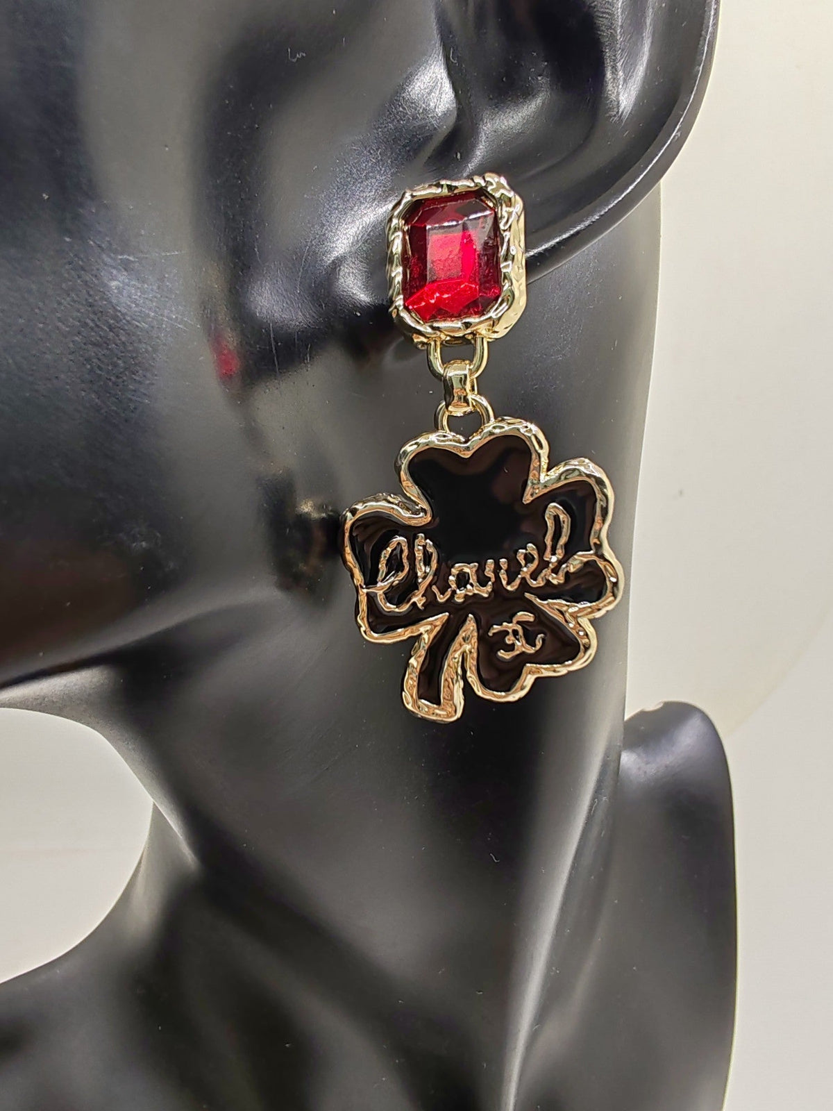 Chanel Heart Earrings - 18K Yellow Gold