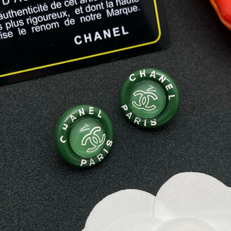 Chanel Green Round Earrings - 18K Yellow Gold