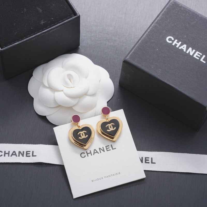 Chanel Black & Red Heart Earrings - 2.5 cm Height - 18K Yellow Gold