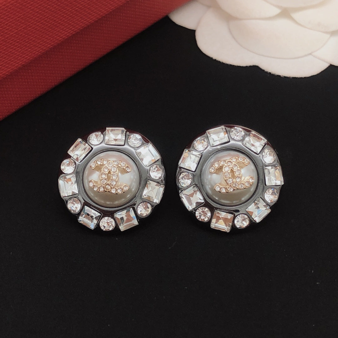 Chanel Crystals Black Earrings - 18K Yellow Gold