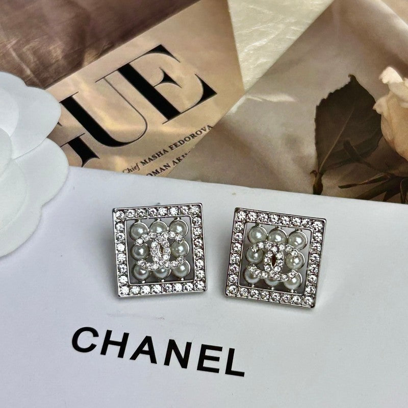 Chanel Diamond & Pearl Square Earrings - 18K White Gold