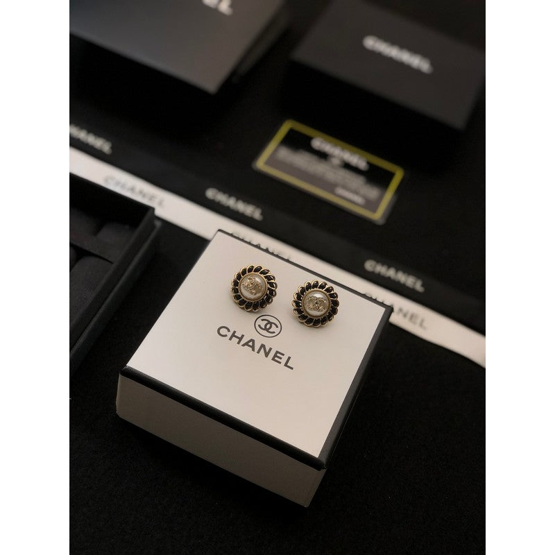 Chanel Black Earrings - 18K Yellow Gold