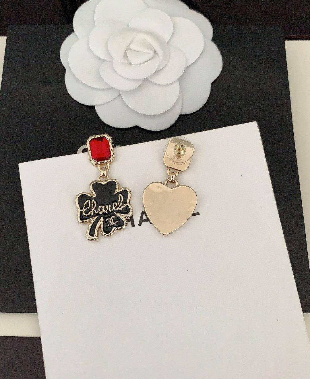 Chanel Heart Earrings - 18K Yellow Gold