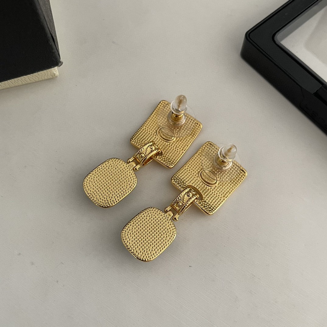 Chanel Black Pearl Earrings - 18K Yellow Gold