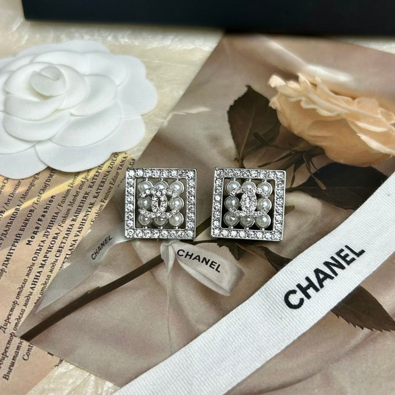 Chanel Diamond & Pearl Square Earrings - 18K White Gold