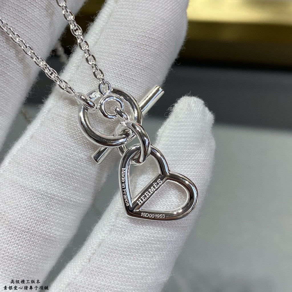 Hermes Cache-coeur Amulette Pendant Necklace