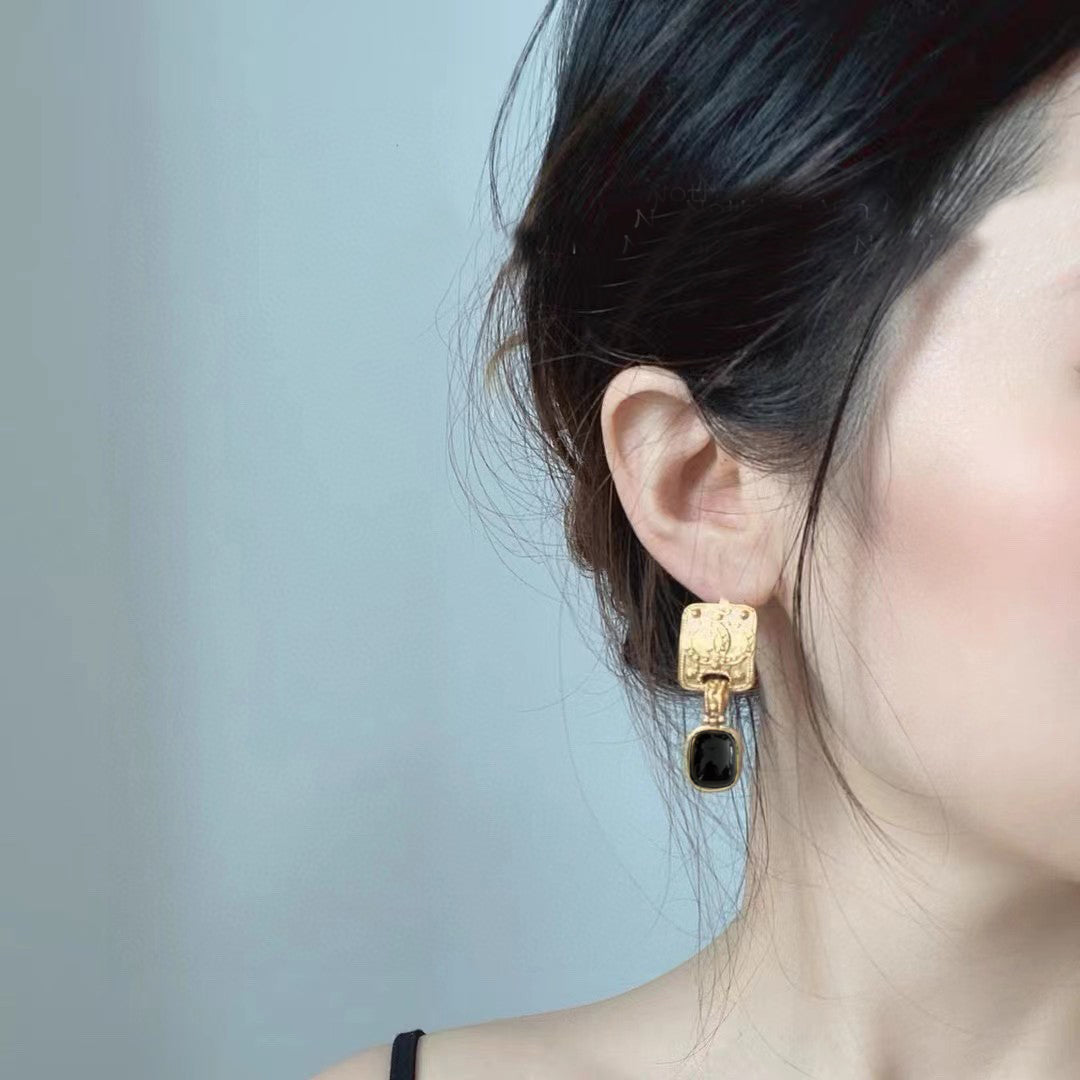 Chanel Black Pearl Earrings - 18K Yellow Gold