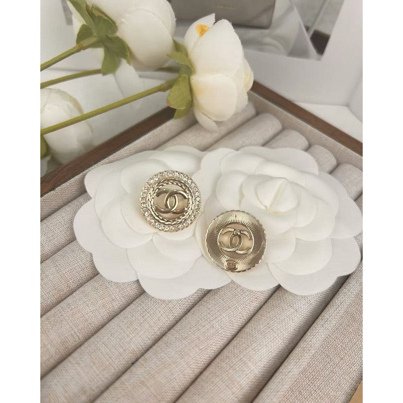 Chanel Classic Diamond Earrings - 18K Yellow Gold