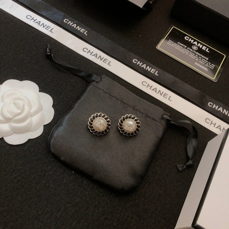 Chanel Black Earrings - 18K Yellow Gold