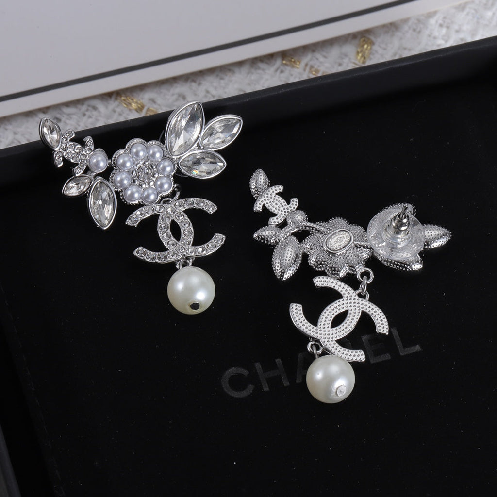 Chanel Flower Crystal Earrings - 18K Gold