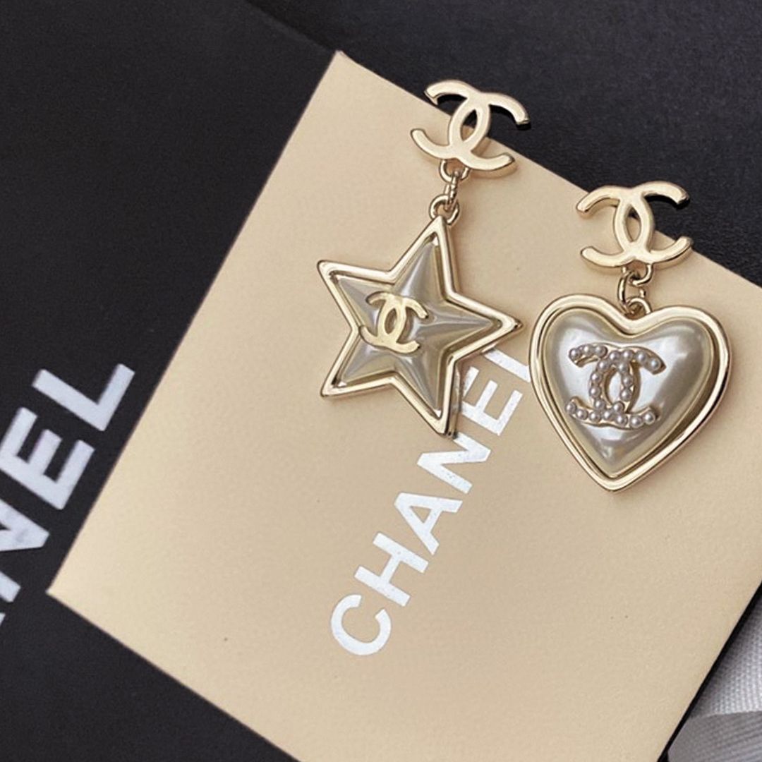 Chanel Heart & Star Earrings - 18K Yellow Gold