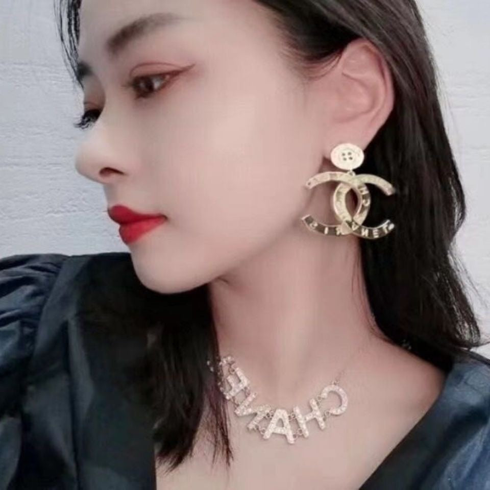 Chanel Drop Pendant Earrings - 18K Yellow Gold