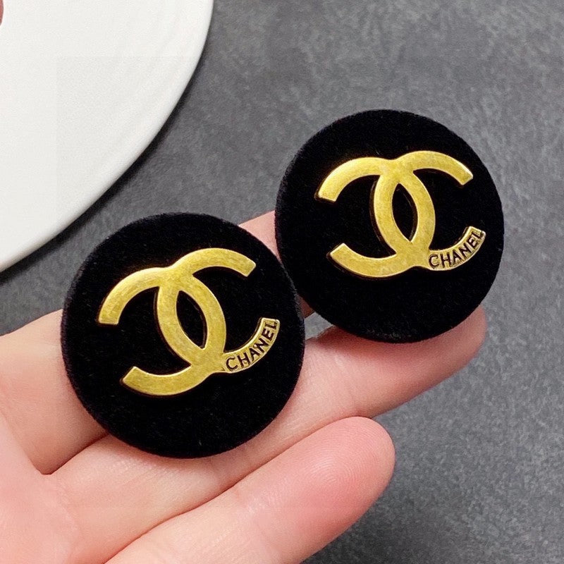 Chanel Black Earrings - 2.8 cm Height - 18K Yellow Gold