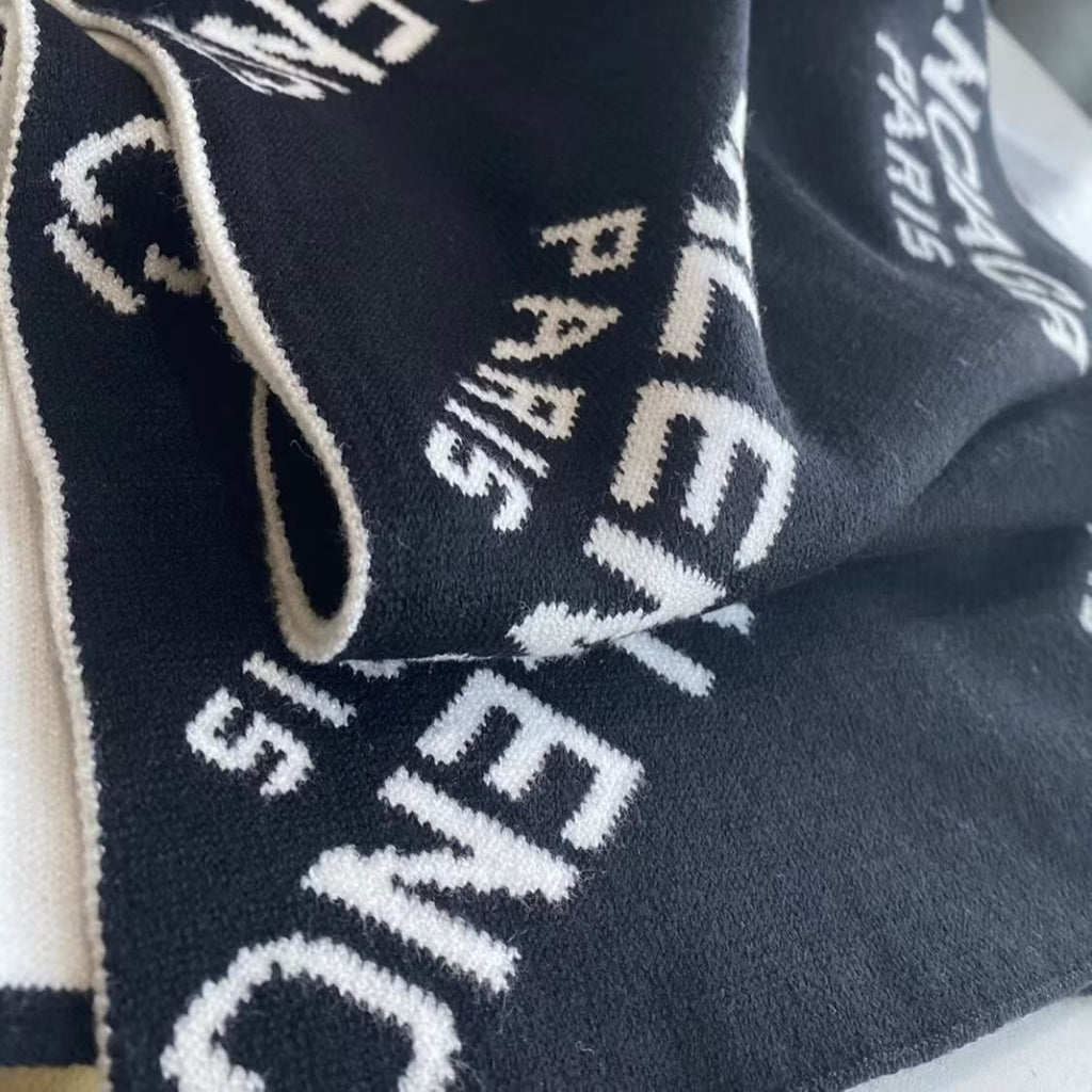 Balenciaga Black & White Knitted Scarf — detail